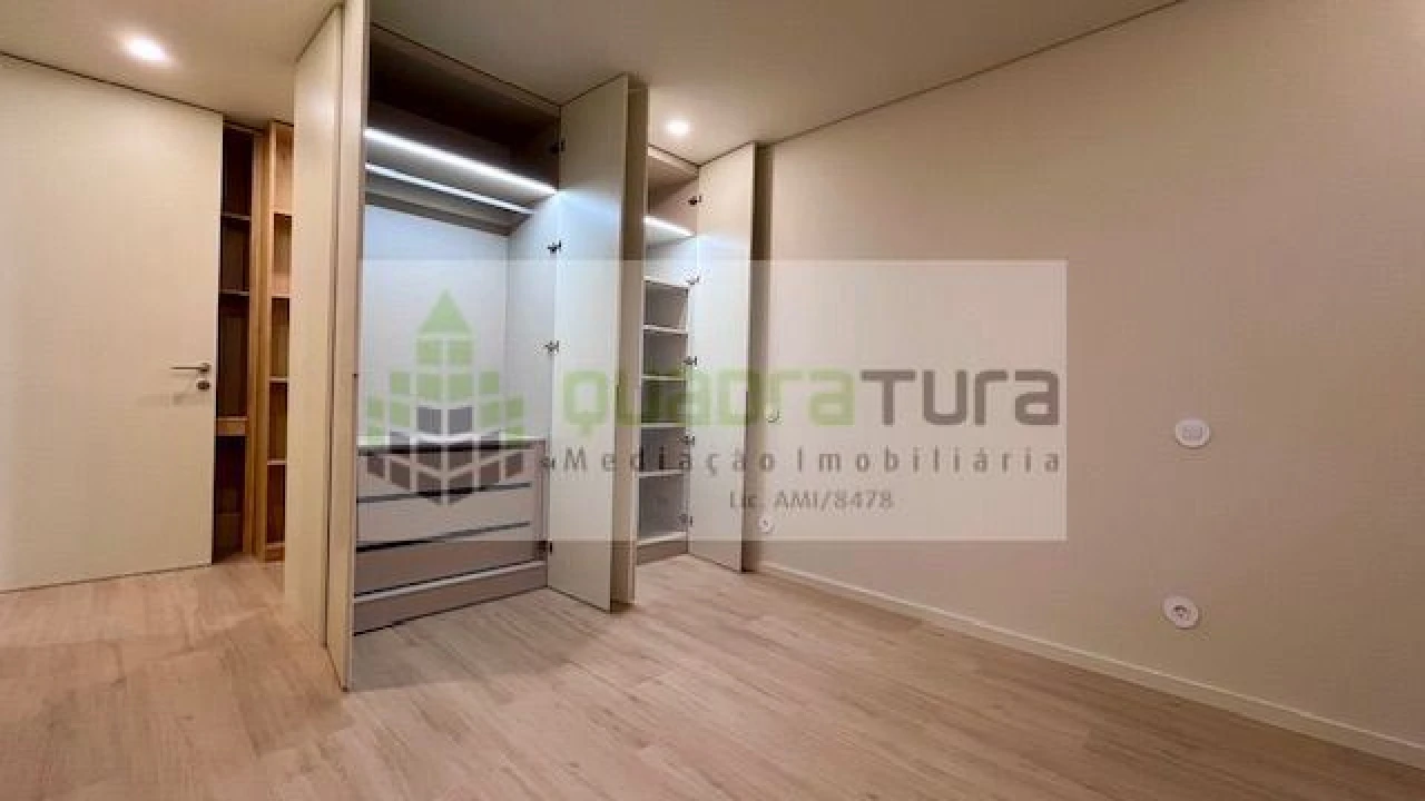 Apartamento T3 para Venda em Aldoar, Foz do Douro e Nevogilde Foto 14