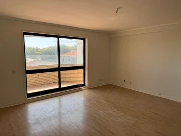 Apartamento T3 para Arrendamento em Aldoar, Foz do Douro e Nevogilde