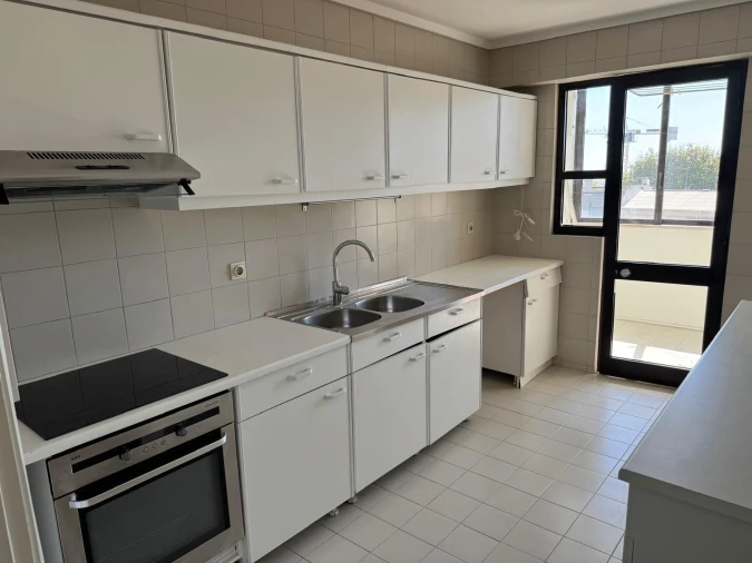 Apartamento T3 para Arrendamento em Aldoar, Foz do Douro e Nevogilde Foto 14