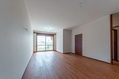 Apartamento T3 para Arrendamento em Arcozelo