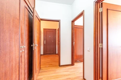Apartamento T3 para Arrendamento em Arcozelo