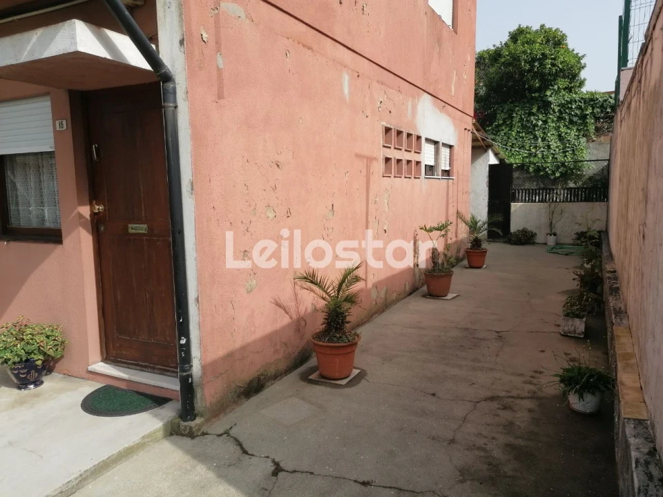 Moradia T2 para Venda em Arcozelo Foto 4