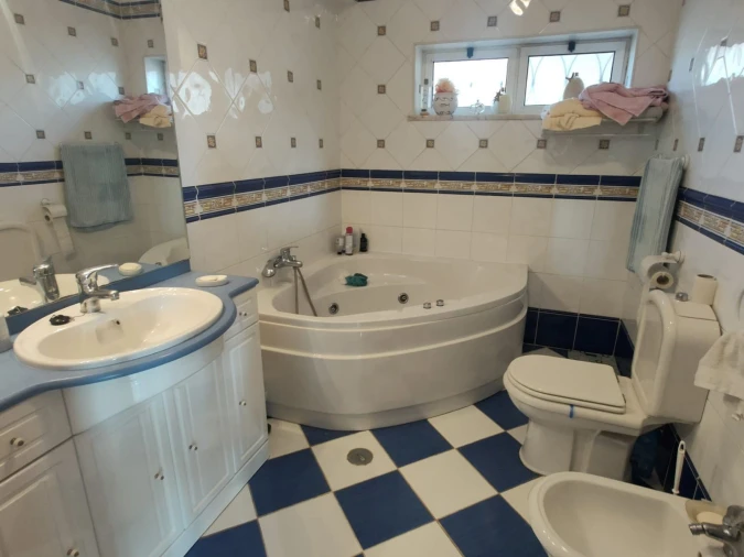 Apartamento T4 para Venda em Alcantarilha e Pêra Foto 17