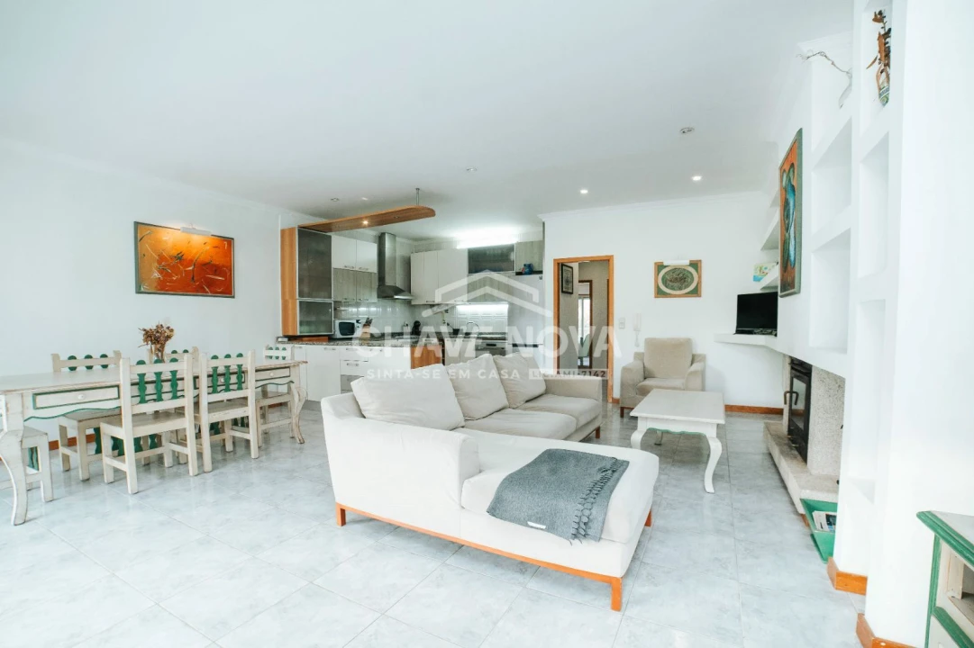 Apartamento T2 para Arrendamento em Antas Foto 2