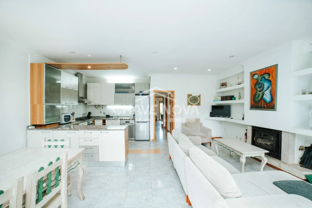 Apartamento T2 para Arrendamento em Antas Foto 3