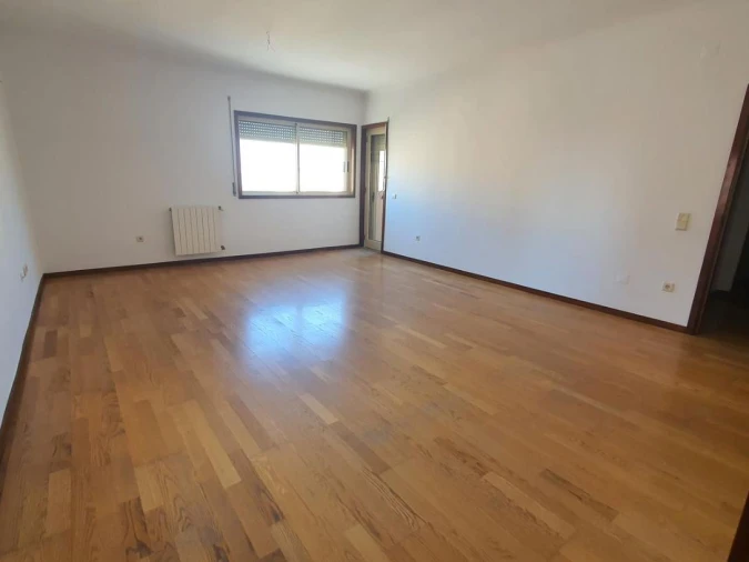 Apartamento T3 para Venda em Vilar de Andorinho Foto 3