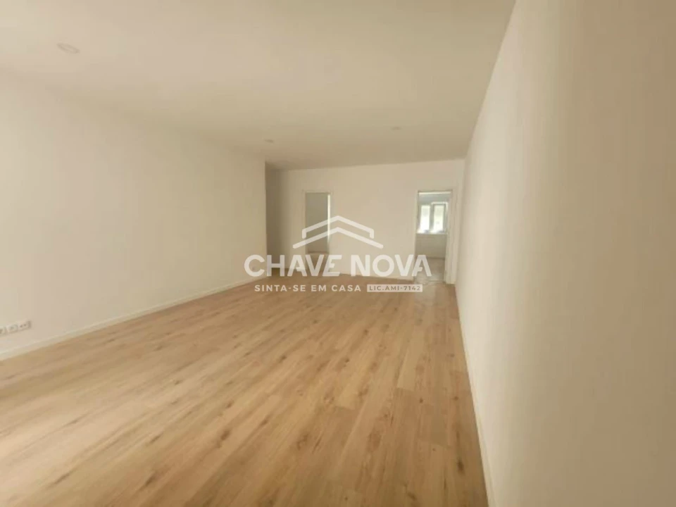 Apartamento T3 para Arrendamento em Santo António Foto 1