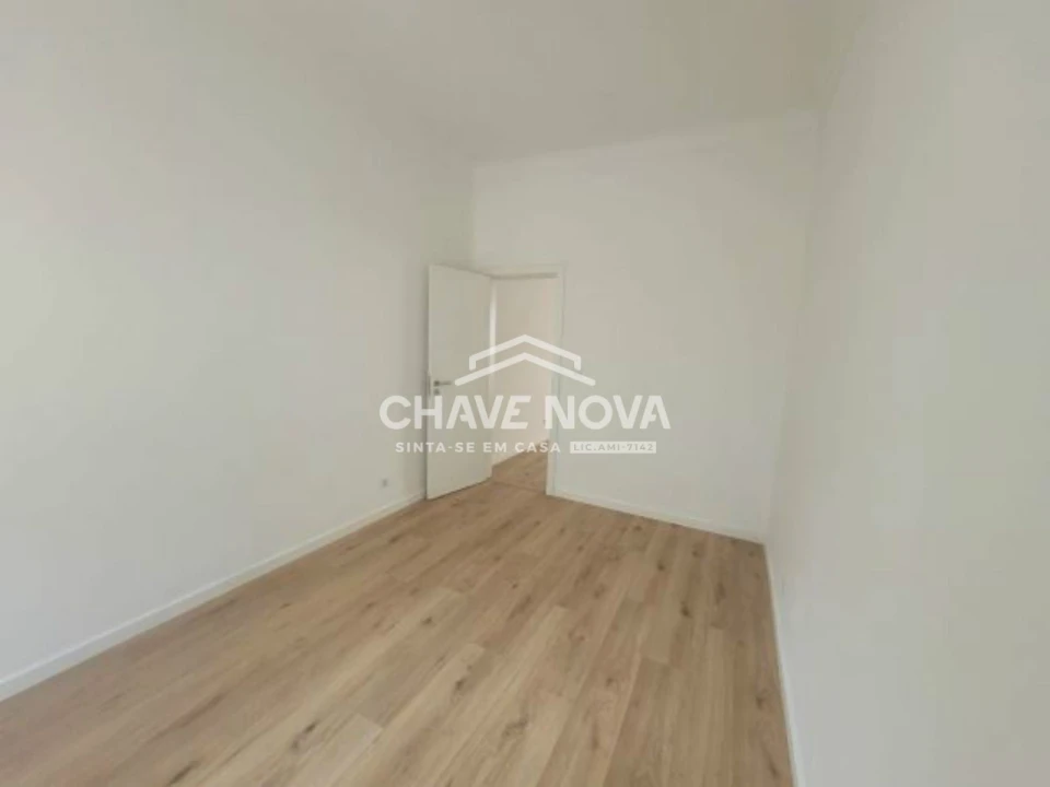 Apartamento T3 para Arrendamento em Santo António Foto 4