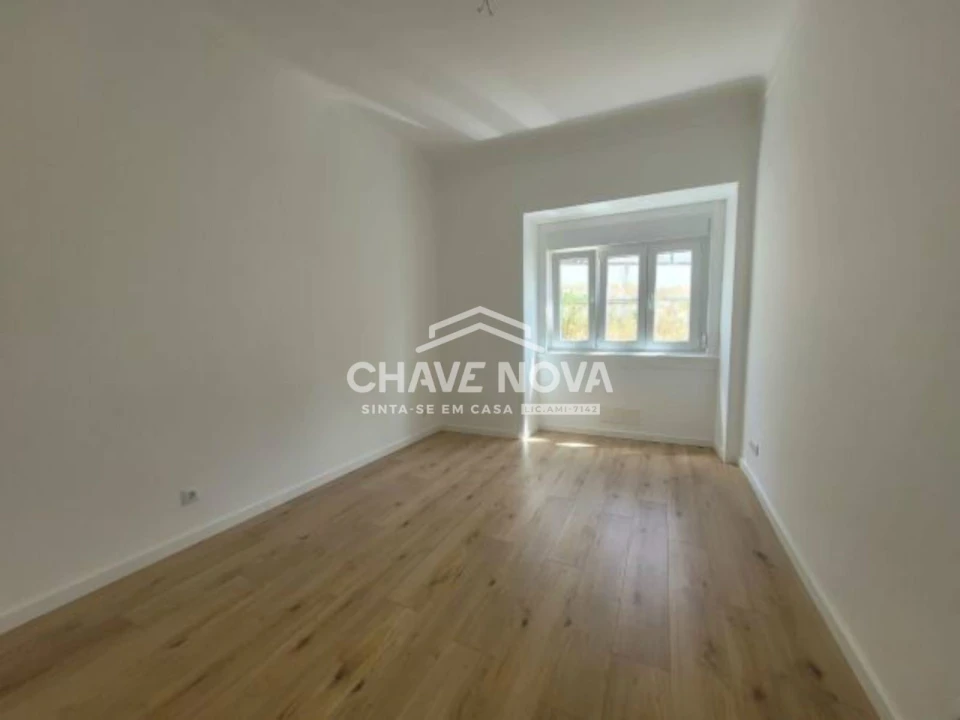 Apartamento T3 para Arrendamento em Santo António Foto 7