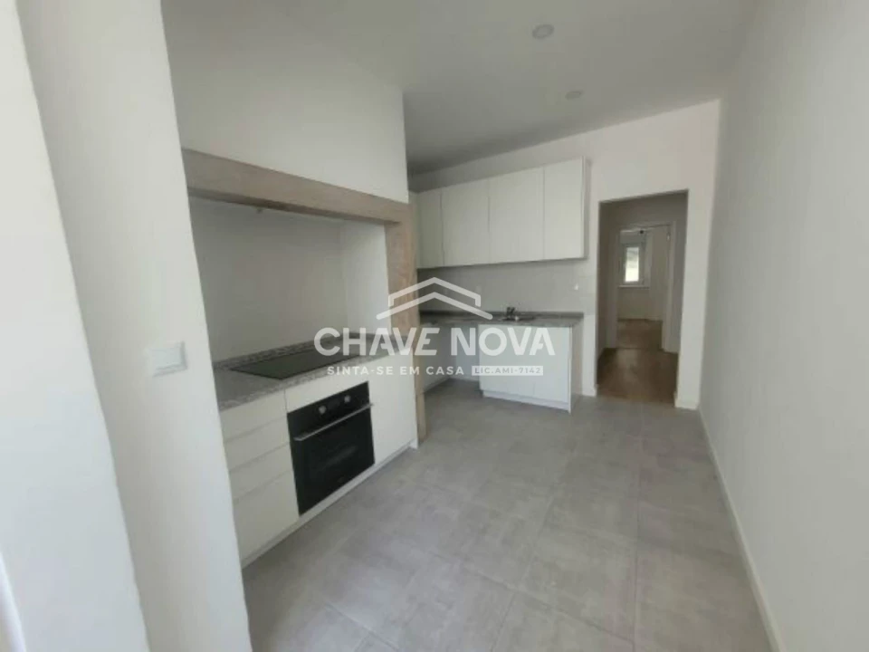 Apartamento T3 para Arrendamento em Santo António Foto 13