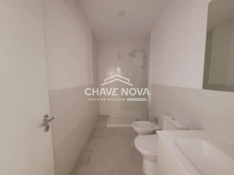 Apartamento T3 para Arrendamento em Santo António Foto 15