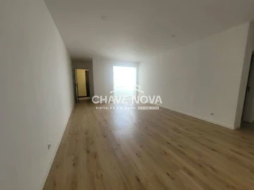 Apartamento T3 para Arrendamento em Santo António