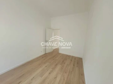 Apartamento T3 para Arrendamento em Santo António
