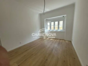 Apartamento T3 para Arrendamento em Santo António