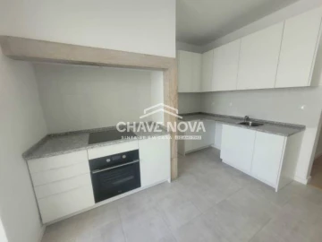 Apartamento T3 para Arrendamento em Santo António