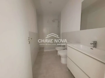 Apartamento T3 para Arrendamento em Santo António