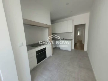 Apartamento T3 para Arrendamento em Santo António