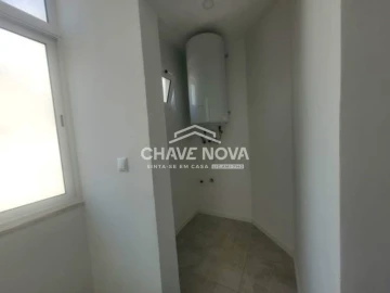 Apartamento T3 para Arrendamento em Santo António