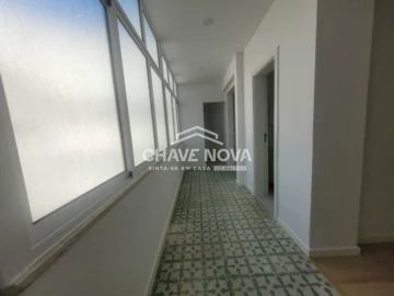 Apartamento T3 para Arrendamento em Santo António