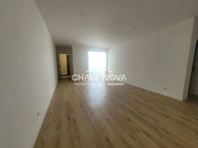 Apartamento T3 para Arrendamento em Santo António Foto 2