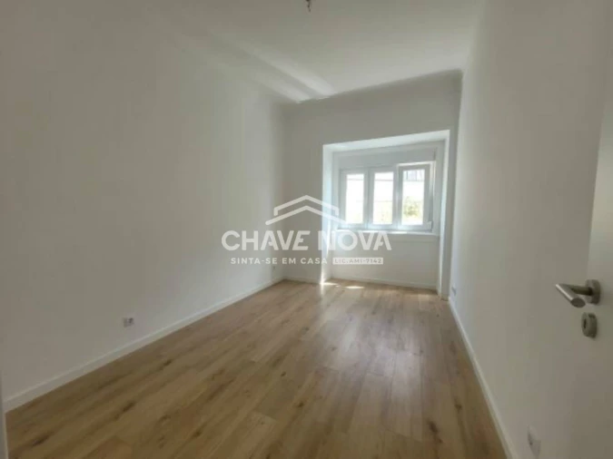 Apartamento T3 para Arrendamento em Santo António Foto 3