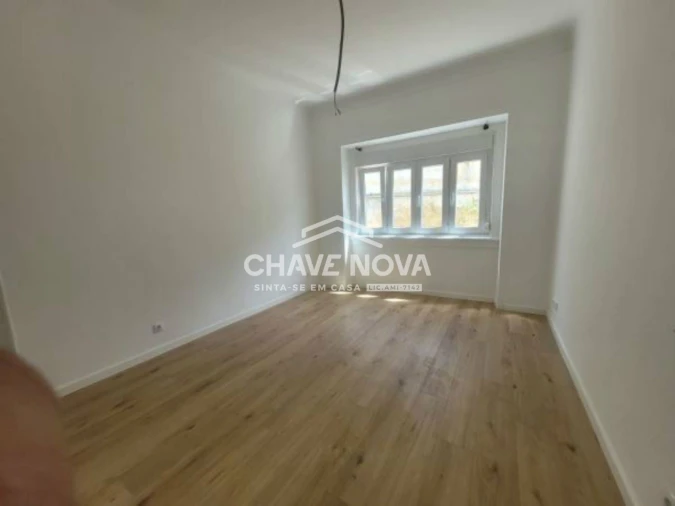 Apartamento T3 para Arrendamento em Santo António Foto 6