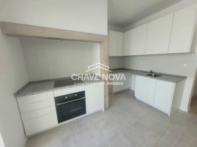 Apartamento T3 para Arrendamento em Santo António Foto 11