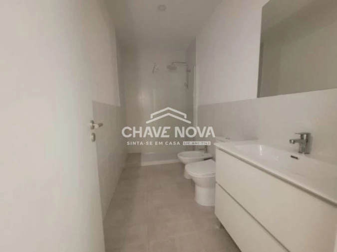 Apartamento T3 para Arrendamento em Santo António Foto 12
