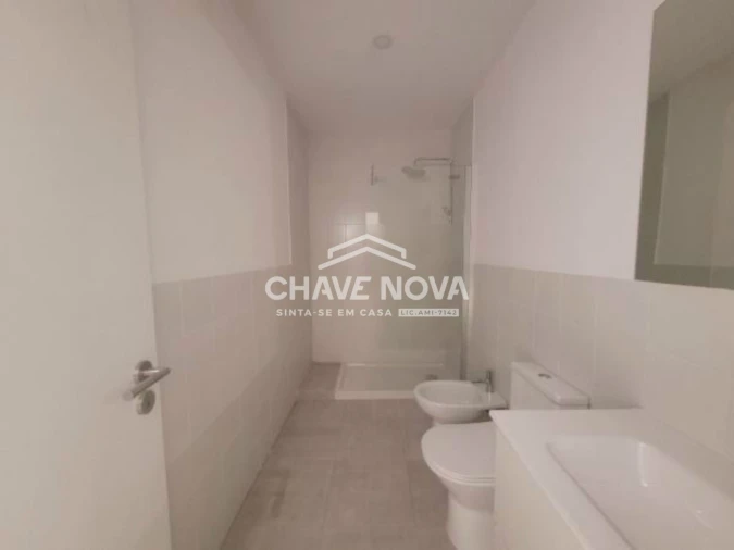 Apartamento T3 para Arrendamento em Santo António Foto 15