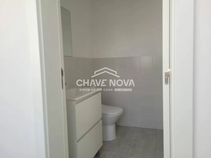 Apartamento T3 para Arrendamento em Santo António Foto 17