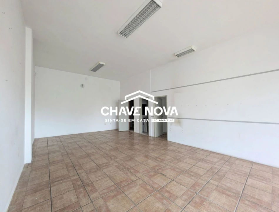 Loja para Venda em Lourosa Foto 7