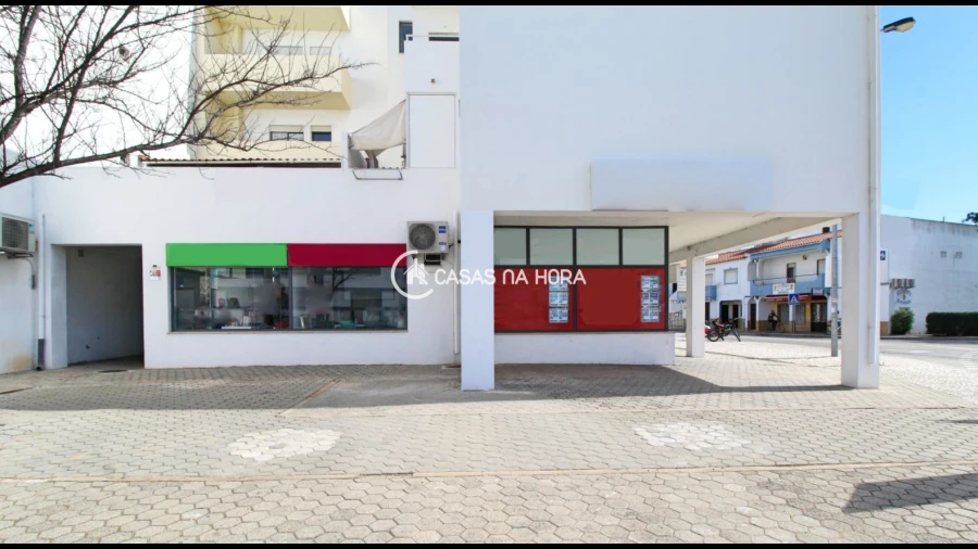 Loja para Venda em Estômbar e Parchal