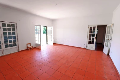 Moradia T5 para Venda em Santo Estêvão