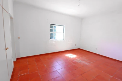 Moradia T5 para Venda em Santo Estêvão