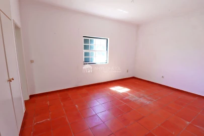 Moradia T5 para Venda em Santo Estêvão