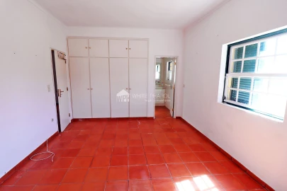 Moradia T5 para Venda em Santo Estêvão