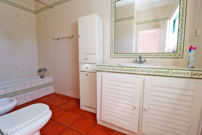 Moradia T5 para Venda em Santo Estêvão