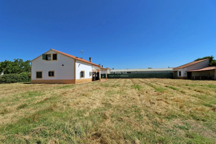 Moradia T5 para Venda em Santo Estêvão Foto 3