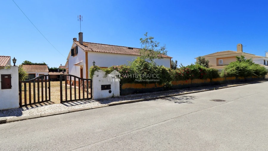 Moradia T5 para Venda em Santo Estêvão