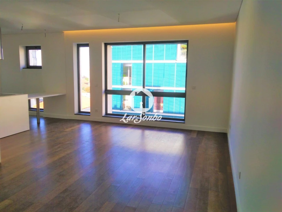 Apartamento T4 para Venda em Cedofeita, Santo Ildefonso, Sé, Miragaia, São Nicolau e Vitória Foto 1