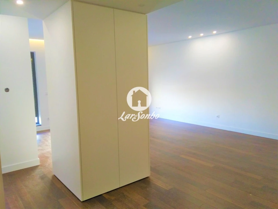 Apartamento T4 para Venda em Cedofeita, Santo Ildefonso, Sé, Miragaia, São Nicolau e Vitória Foto 3