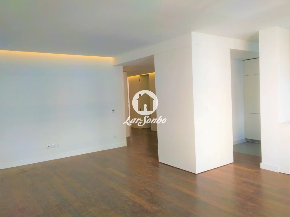 Apartamento T4 para Venda em Cedofeita, Santo Ildefonso, Sé, Miragaia, São Nicolau e Vitória Foto 4