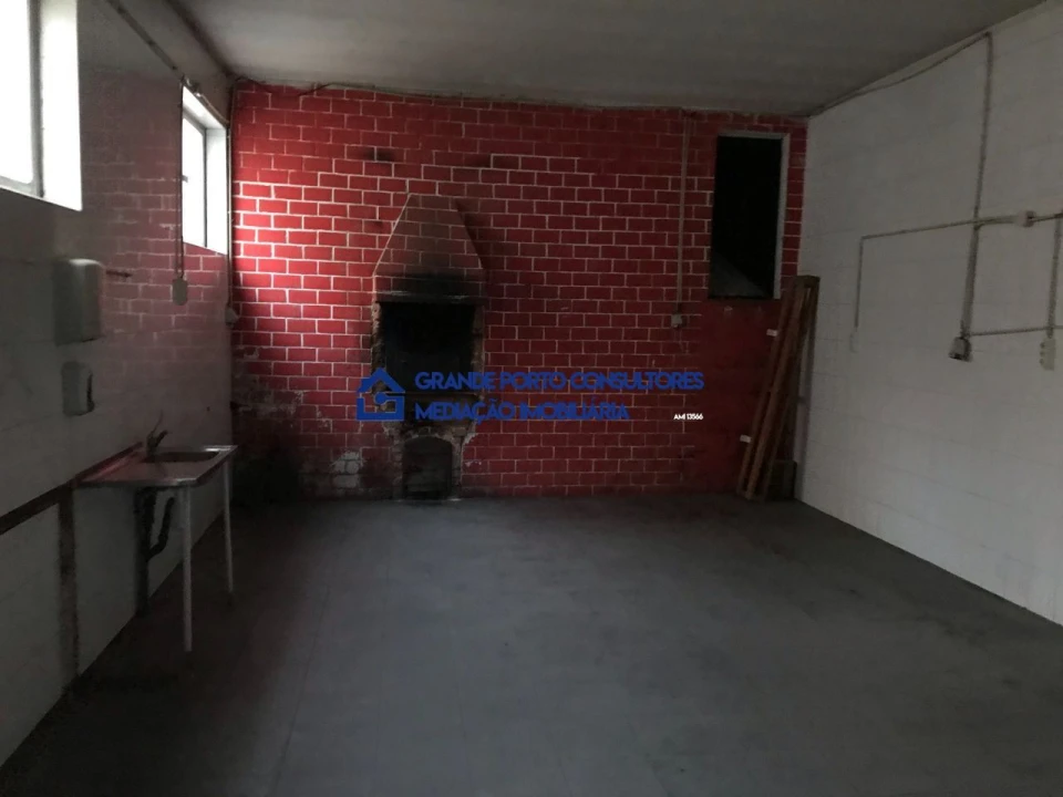 Loja para Arrendamento em Rio Tinto Foto 5