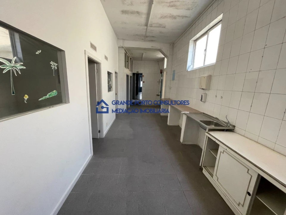 Loja para Arrendamento em Rio Tinto Foto 9