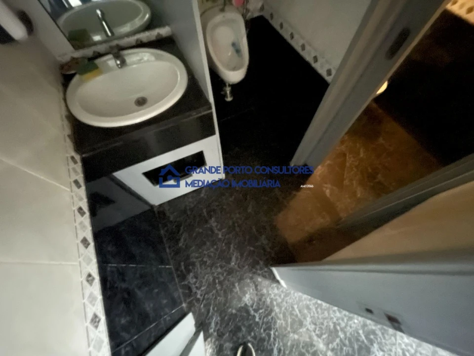 Loja para Arrendamento em Rio Tinto Foto 17