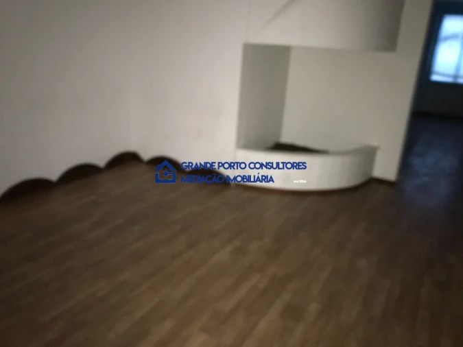 Loja para Arrendamento em Rio Tinto Foto 7