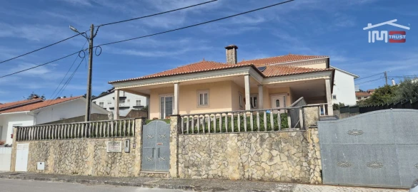 Moradia T5 para Venda em Mira de Aire