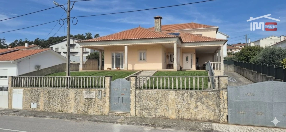 Moradia T5 para Venda em Mira de Aire