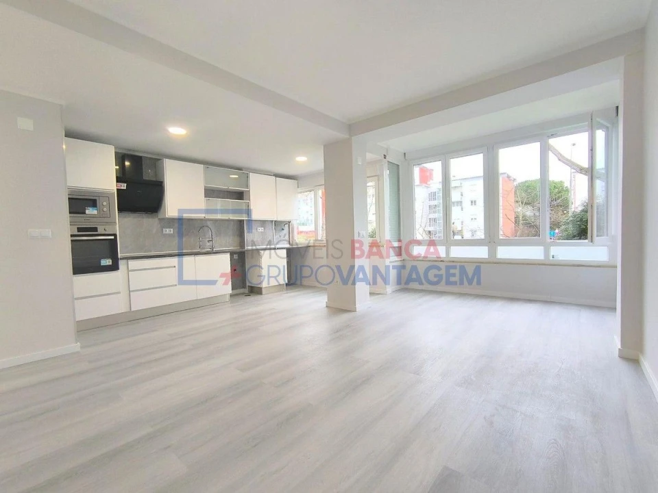 Apartamento T2 para Venda em Oeiras e São Julião da Barra, Paço de Arcos e Caxias Foto 1