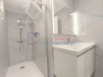 Apartamento T2 para Venda em Oeiras e São Julião da Barra, Paço de Arcos e Caxias